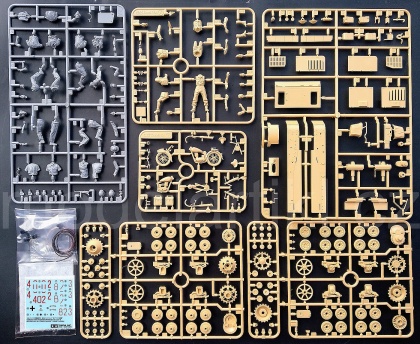 Panzerkampfwagen IV Ausf F. & Motorcycle (NORTH AFRICA), 1:35, 001/25208
