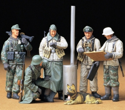 German Soldiers At Field Briefing, 1:35, 001/35212