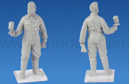 WWII German Luftwaffe Pilots and Ground Personnel in Winter Uniform, 1:48, 057/48086